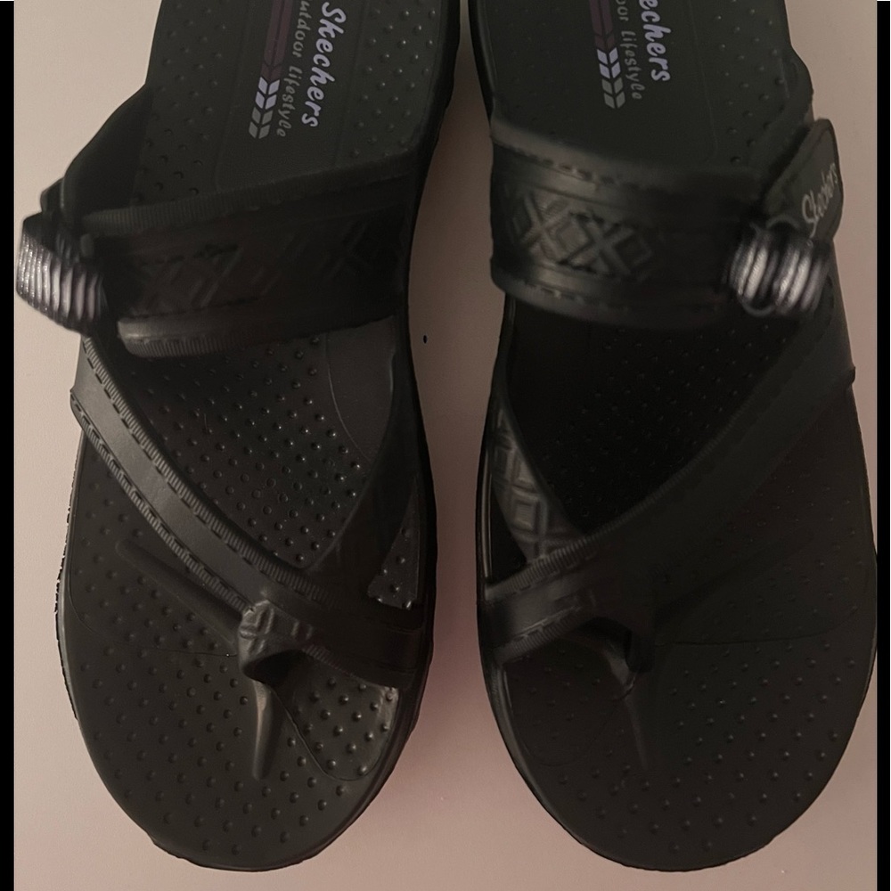 Skechers Reggae Foamies flip flops size 8, Black. Brand new, never worn. NWOT